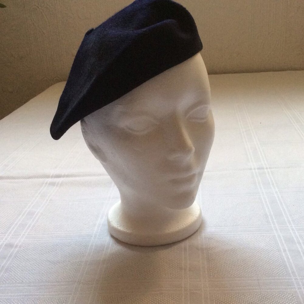 Mid century MFG. Corp. navy felt beret, made in Normandy, like new